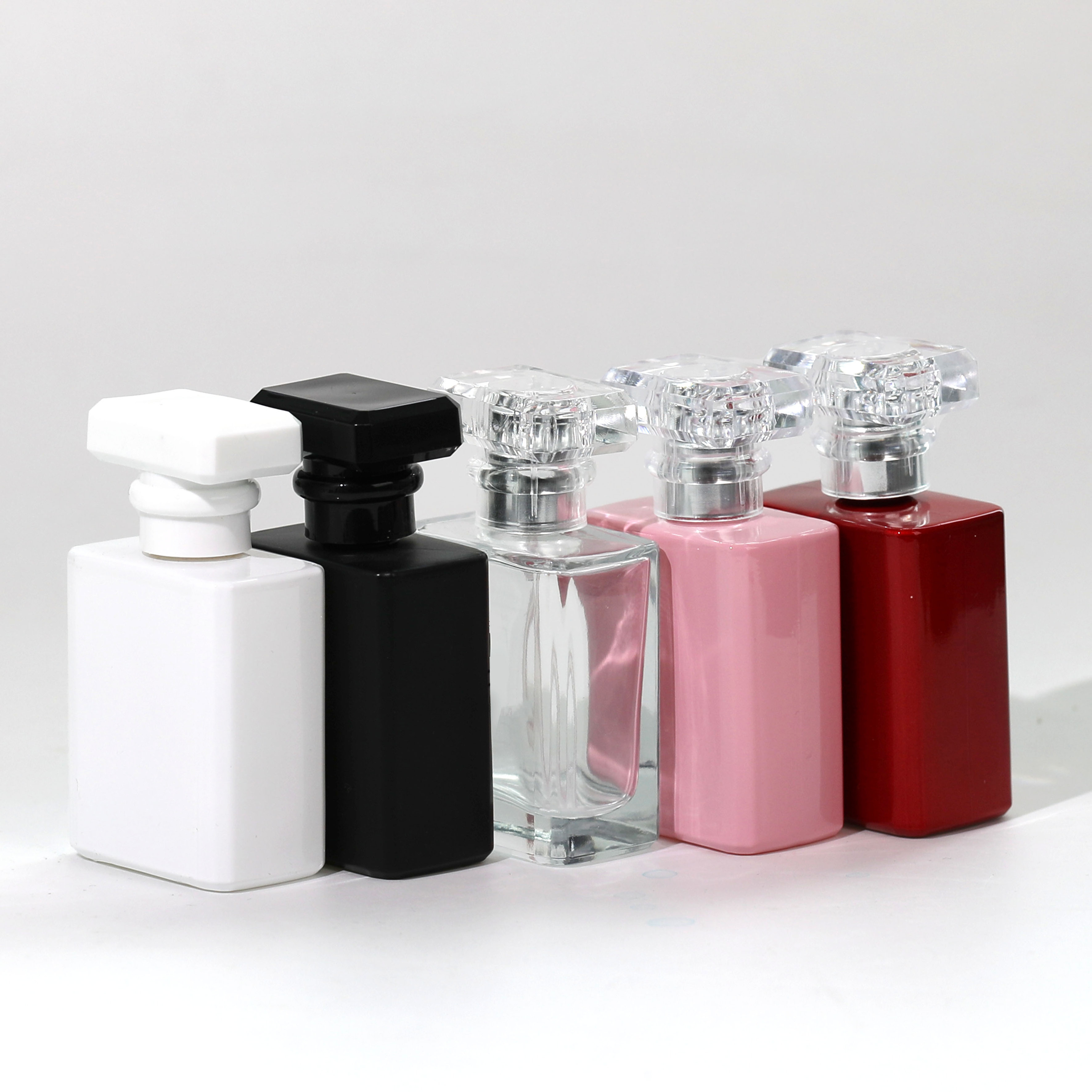 In Stock Black Clear White Square Glass Perfume Bottle 30 50 100Ml Matte Spray Bottles Luxury Beautiful Spray Glass Bottle