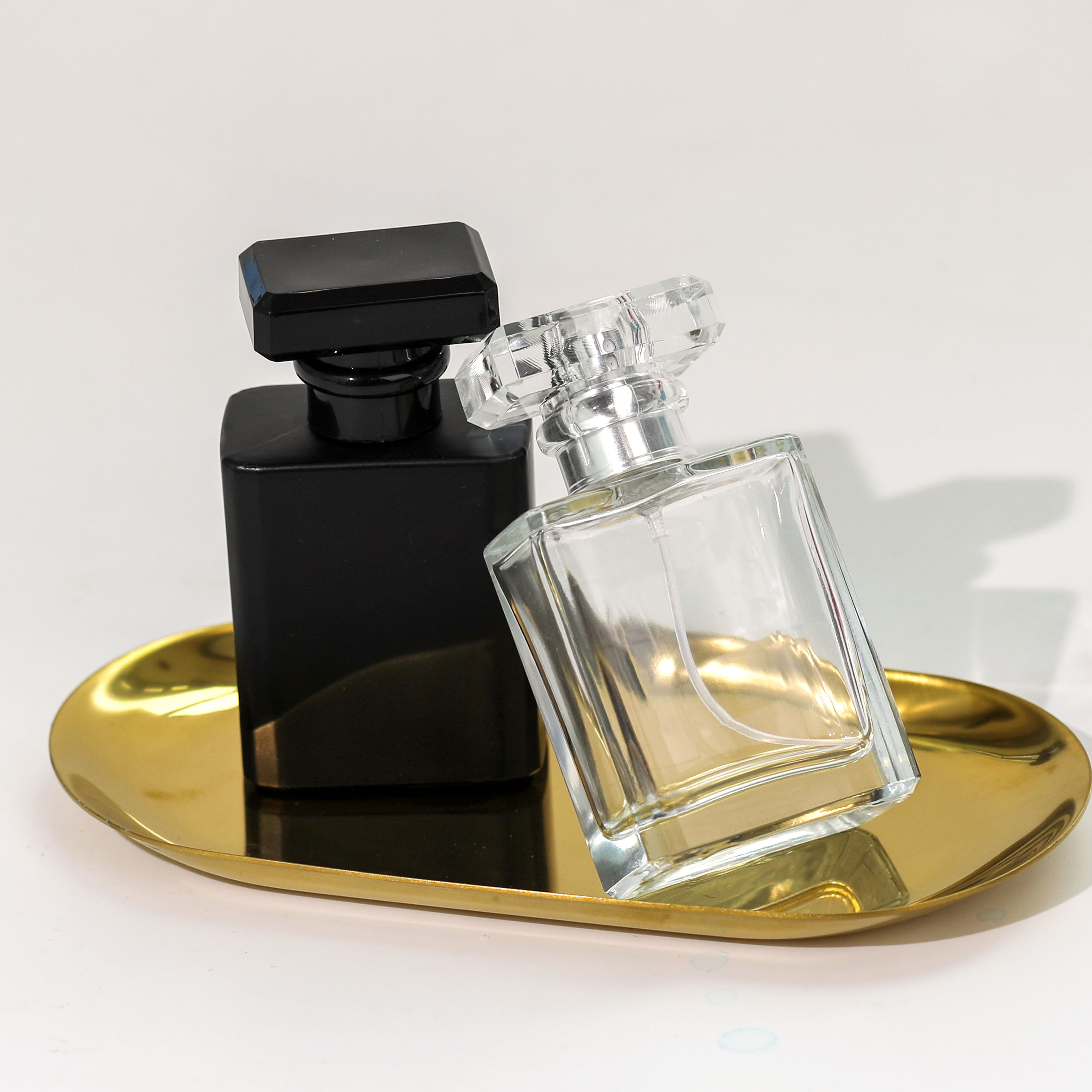 In Stock Black Clear White Square Glass Perfume Bottle 30 50 100Ml Matte Spray Bottles Luxury Beautiful Spray Glass Bottle