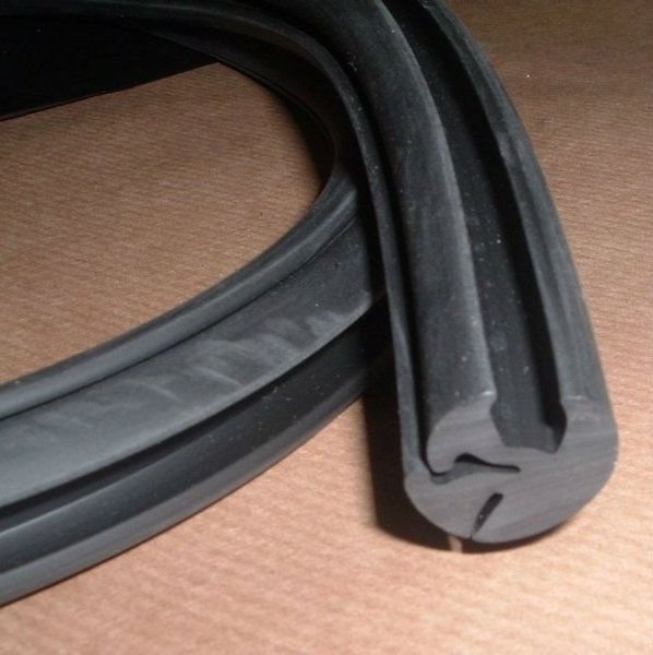 Rainproof Auto Windshield Glazing Rubber Seal Strip For Window And Door