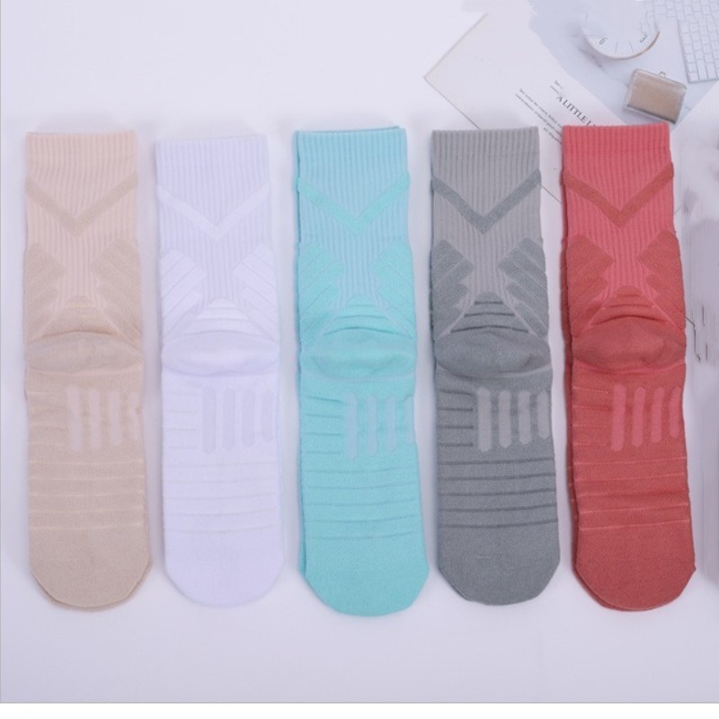 WUYANG FACTORY Custom small MOQ design logo made unisex mid tube sports football gym crew socks