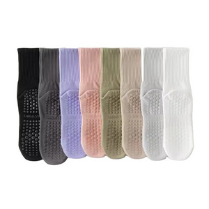 WUYANG FACTORY Custom logo anti slip sock for women cotton yoga running yoga socks with bottom grippers