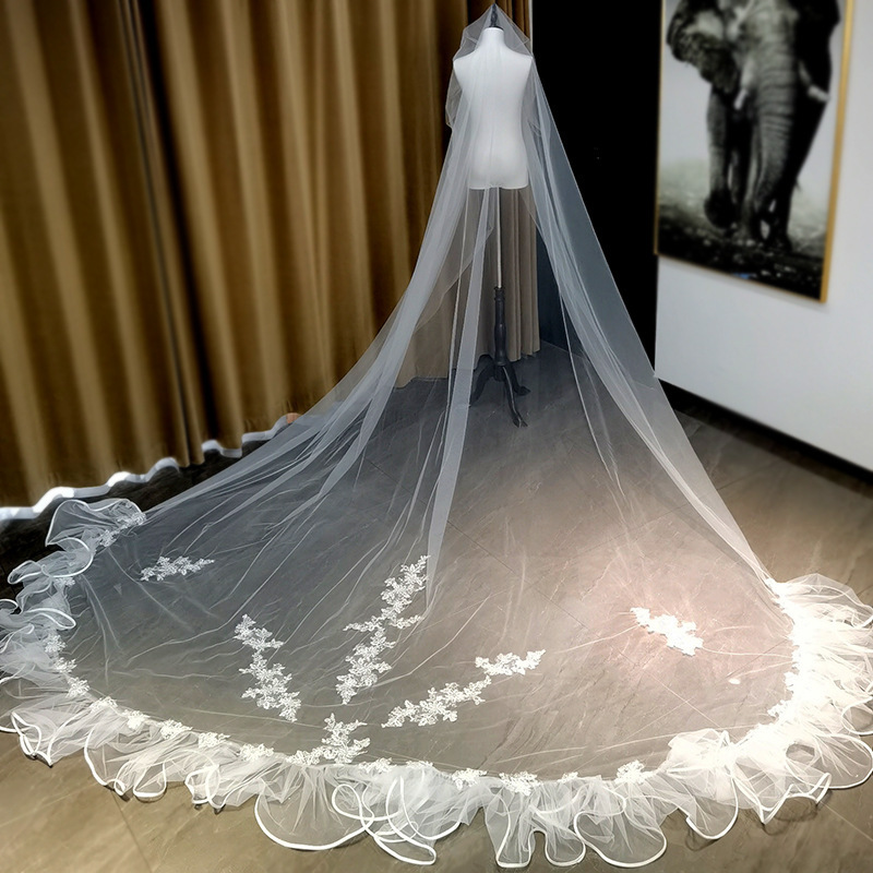 wholesale Heavy work luxurious high level long lace Large train Ruffled Headdress White veiled collection Bride wedding veils