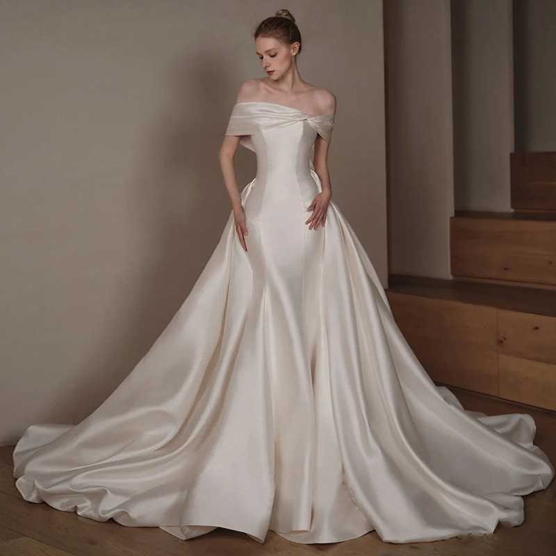 2023 Spring new style One shoulder Satin Mermaid wedding dress Simple white elegant long Tail bridal wedding dress gown