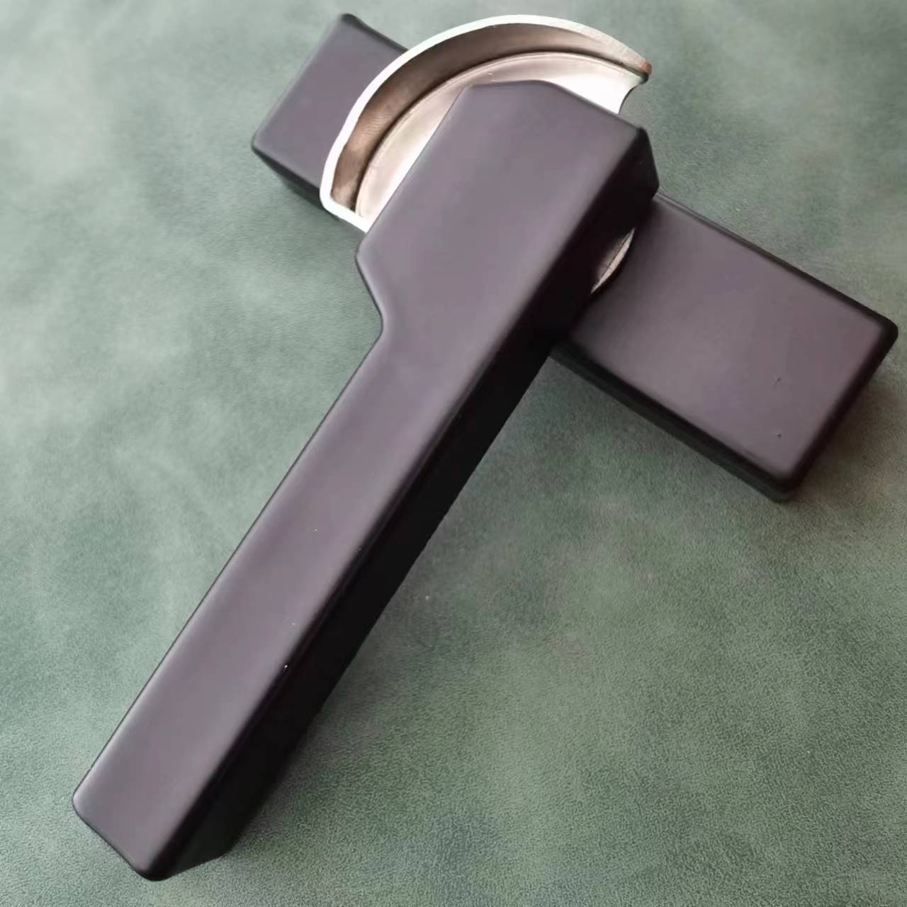 Bidirectional swivel cover square sliding window crescent lock