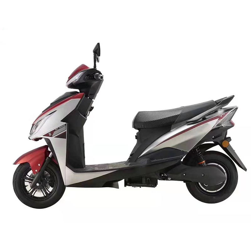 E Motorcycle Recreational Moped with 2000W Motor Fashionable Roller E Scooter