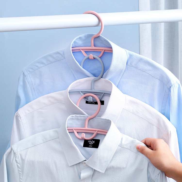 Wholesale 10 pack multi colors anti-slip wide shoulder clothing white plastic clothes hanger