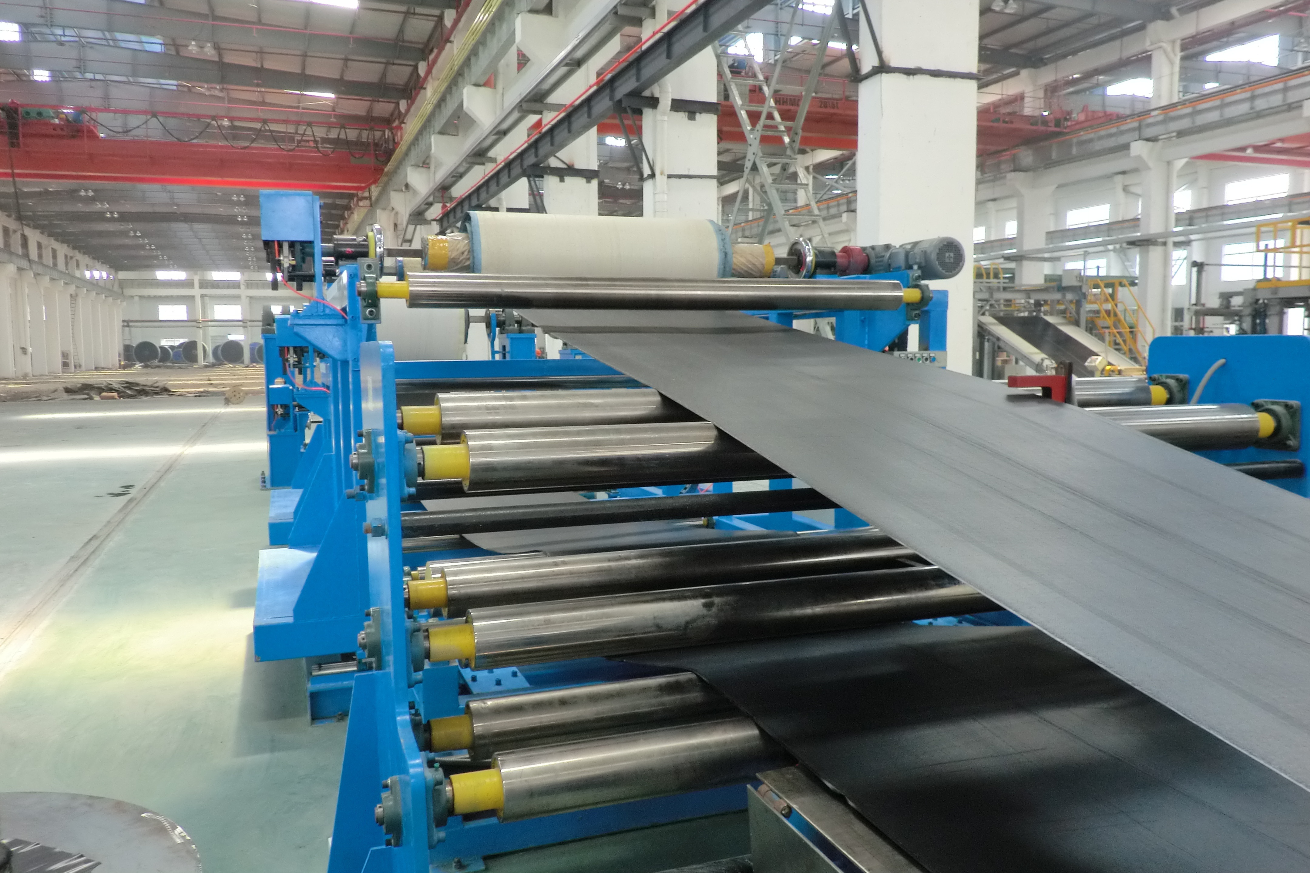 Conveyor belt constant tension forming production line