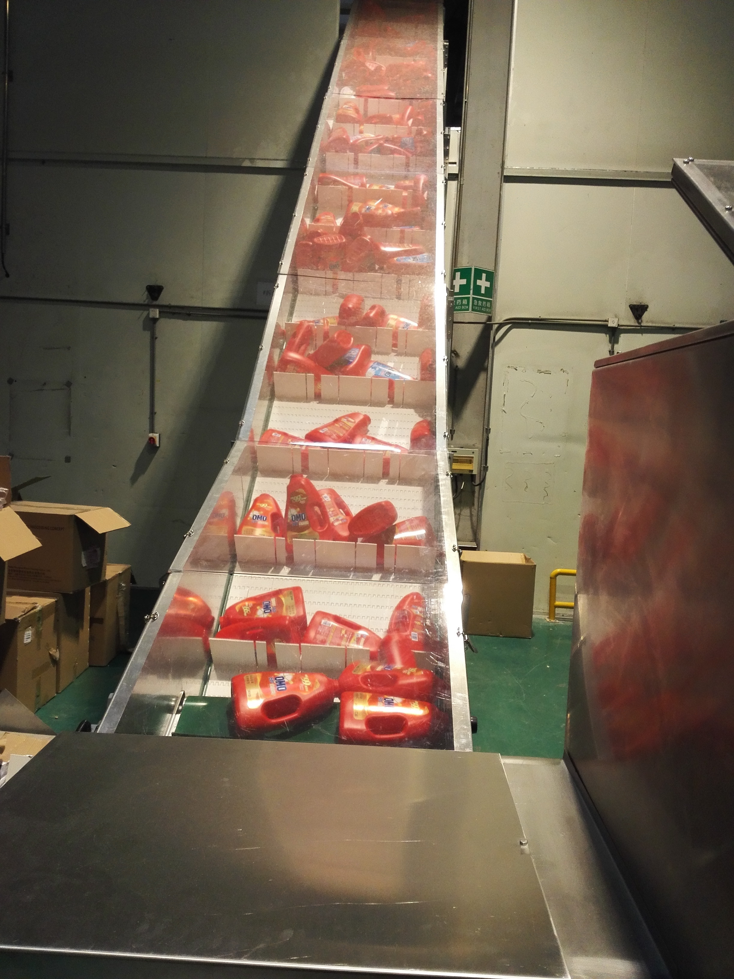 portable inclined tilting conveyor with PP food grade plastic belt for food industry