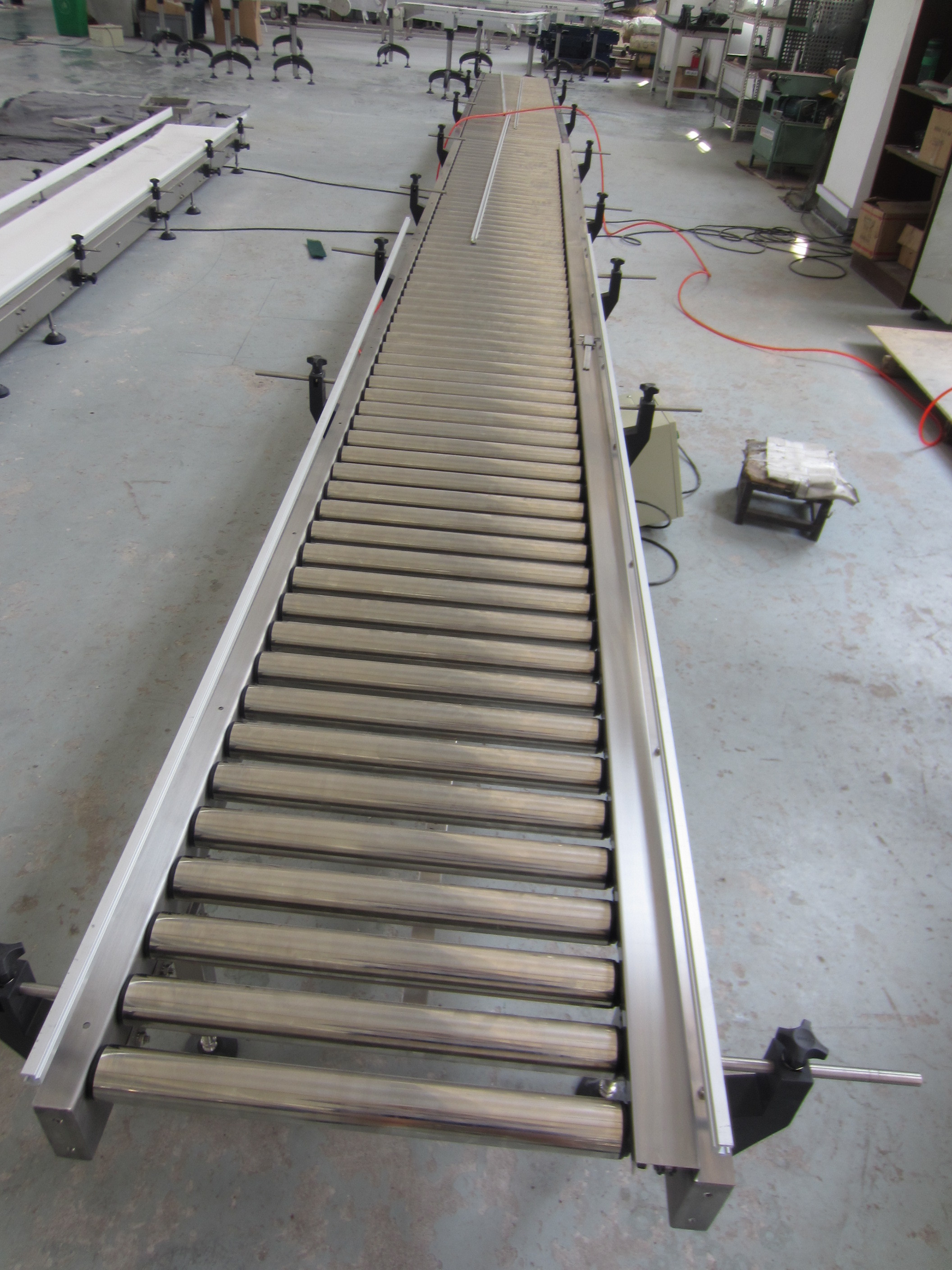 loading roller conveyor in motorized roller conveyor