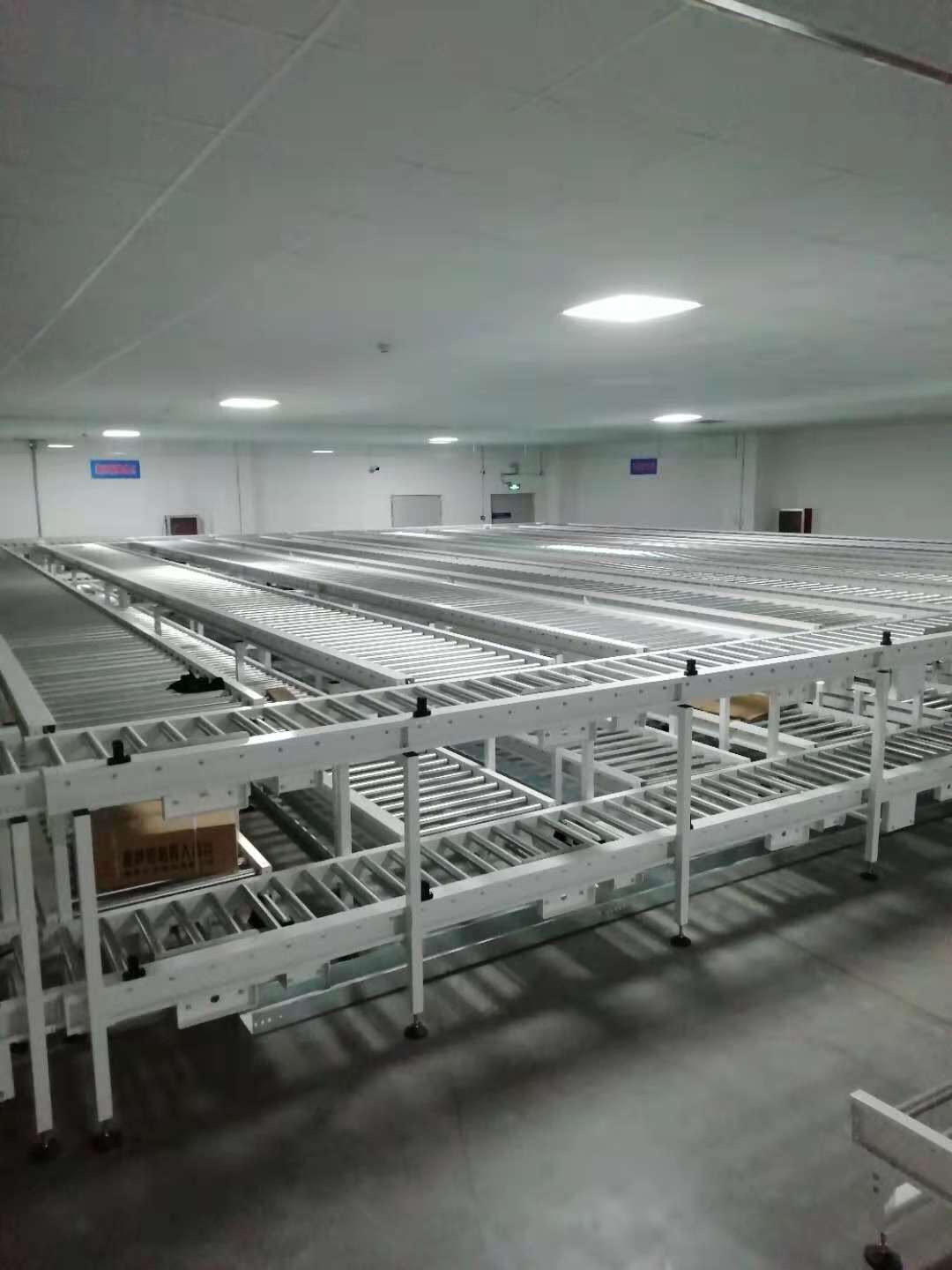 loading roller conveyor in motorized roller conveyor