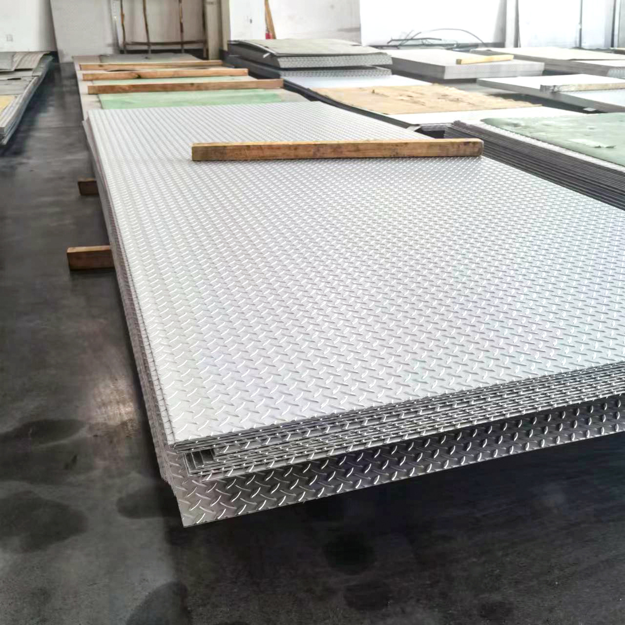 2MM 3MM 4MM 5MM 6MM 7MM 8MM 201 304 316 Anti Slip Diamond Checkered Stainless Steel Plate