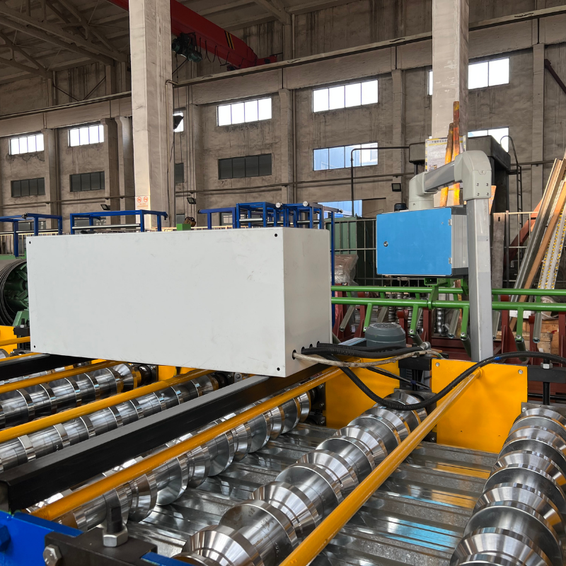 Building Material 0.3-0.8 mm R Panel Roofing Roll Forming Machine