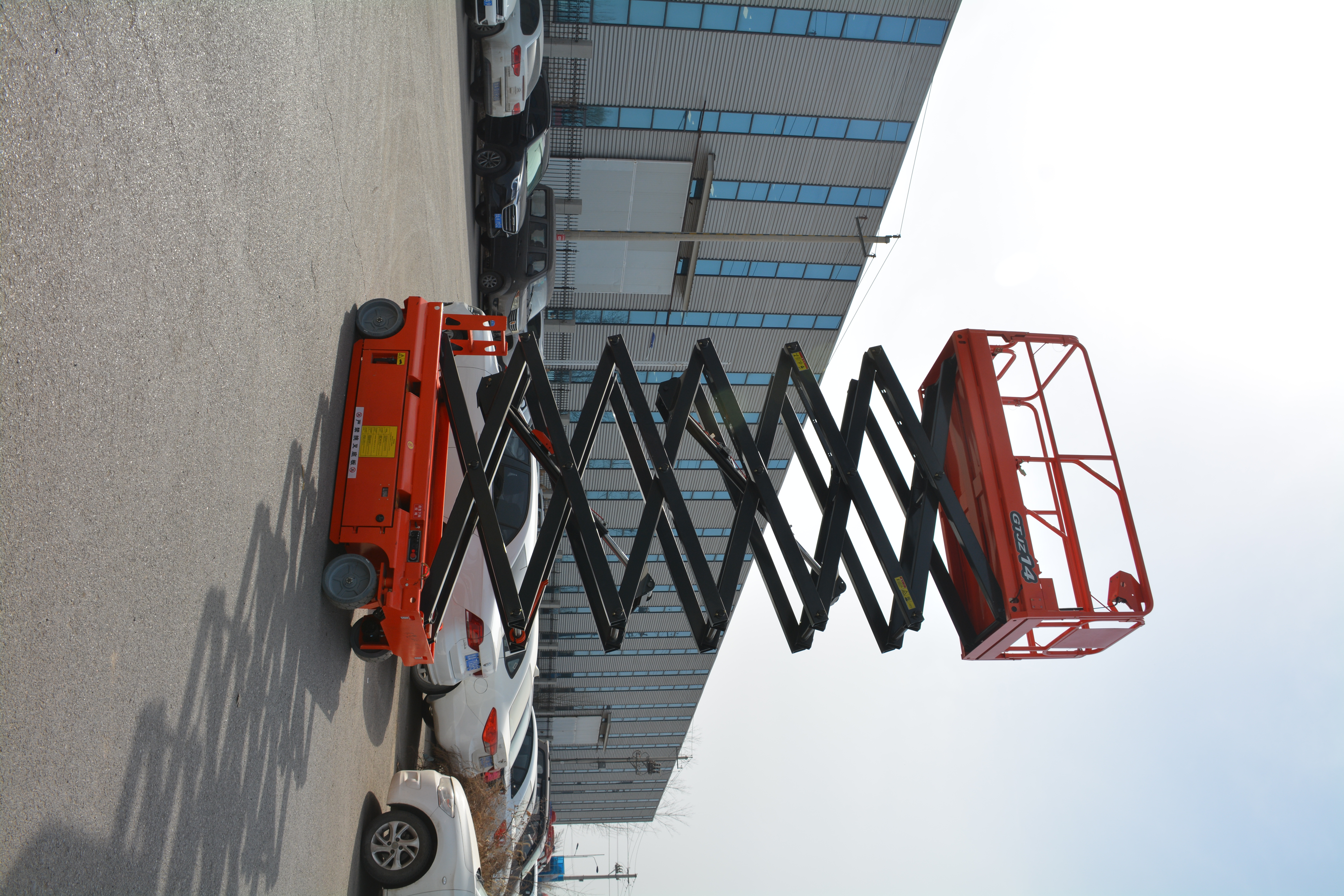 Hot Selling 4M 6M 8M 10M 12M Scissor Harvesting Pick Lifting Truck / Platform, Mobile Hydraulic Electric Lift Platform Table