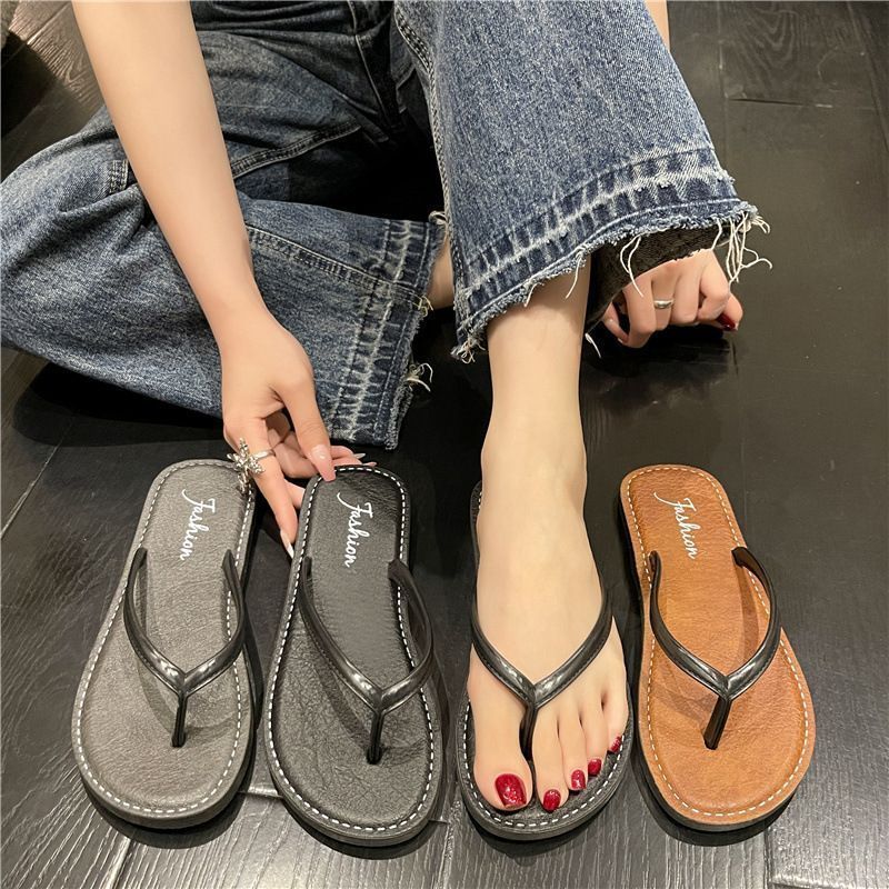 New style slippers for women flat fashion and versatile outdoor ladies female with comfort and soft soles flip flop woman