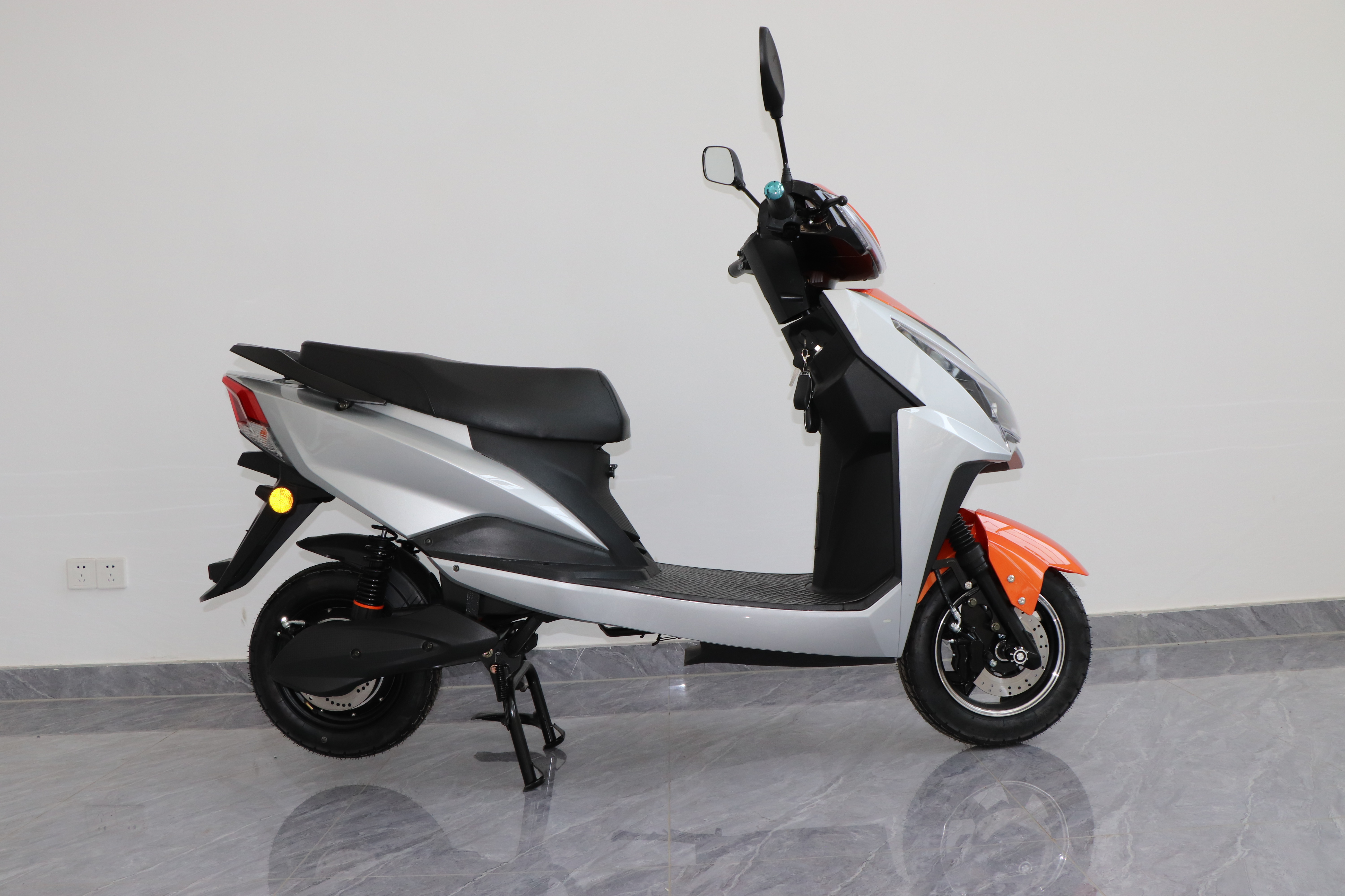 EEC Electric Motorcycle 72v 5000w 8000w Offroad Racing E Motorcycle 80ah Long Range wuxi ckd electric moped Moto Electrica