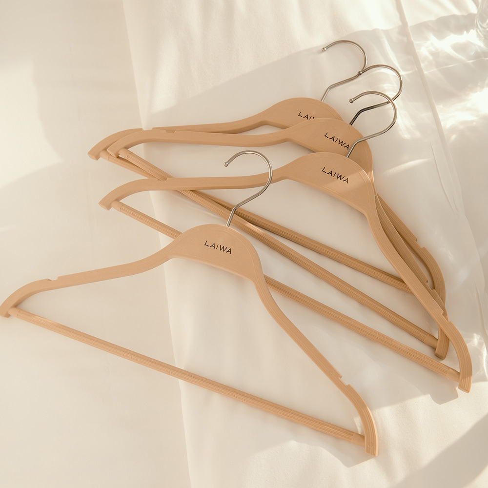 High Quality Wooden Hangers Natural Color Antique Suit Clothes Hanger with Non Slip Pants Bar