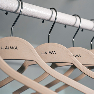 High Quality Wooden Hangers Natural Color Antique Suit Clothes Hanger with Non Slip Pants Bar