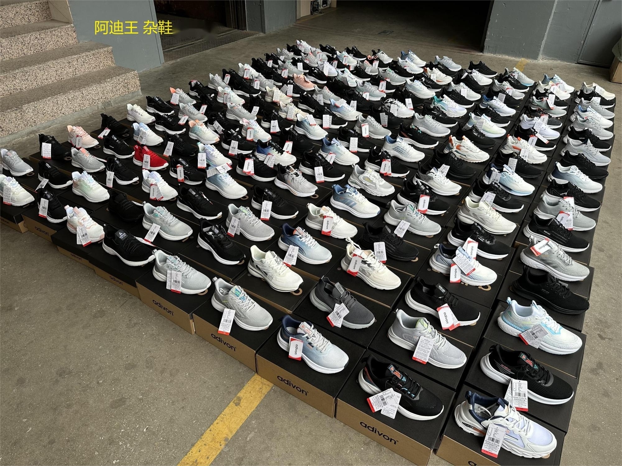 Cheap price Wholesale High quality mixed group branded  stock lots shoes for man Sepatu second shoes