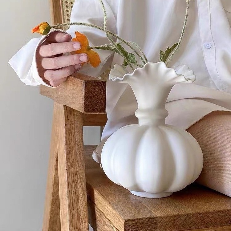 Modern Retro Ruffled Pumpkin Ceramic Tabletop Vase Ins Wind Niche Home Flower Arrangement Accessory