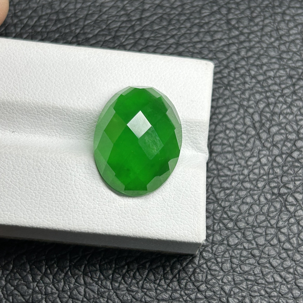 Natural Myanmar Jadeite Oval Facet 15x20mm 18 Carat Cabochon Green Gemstones