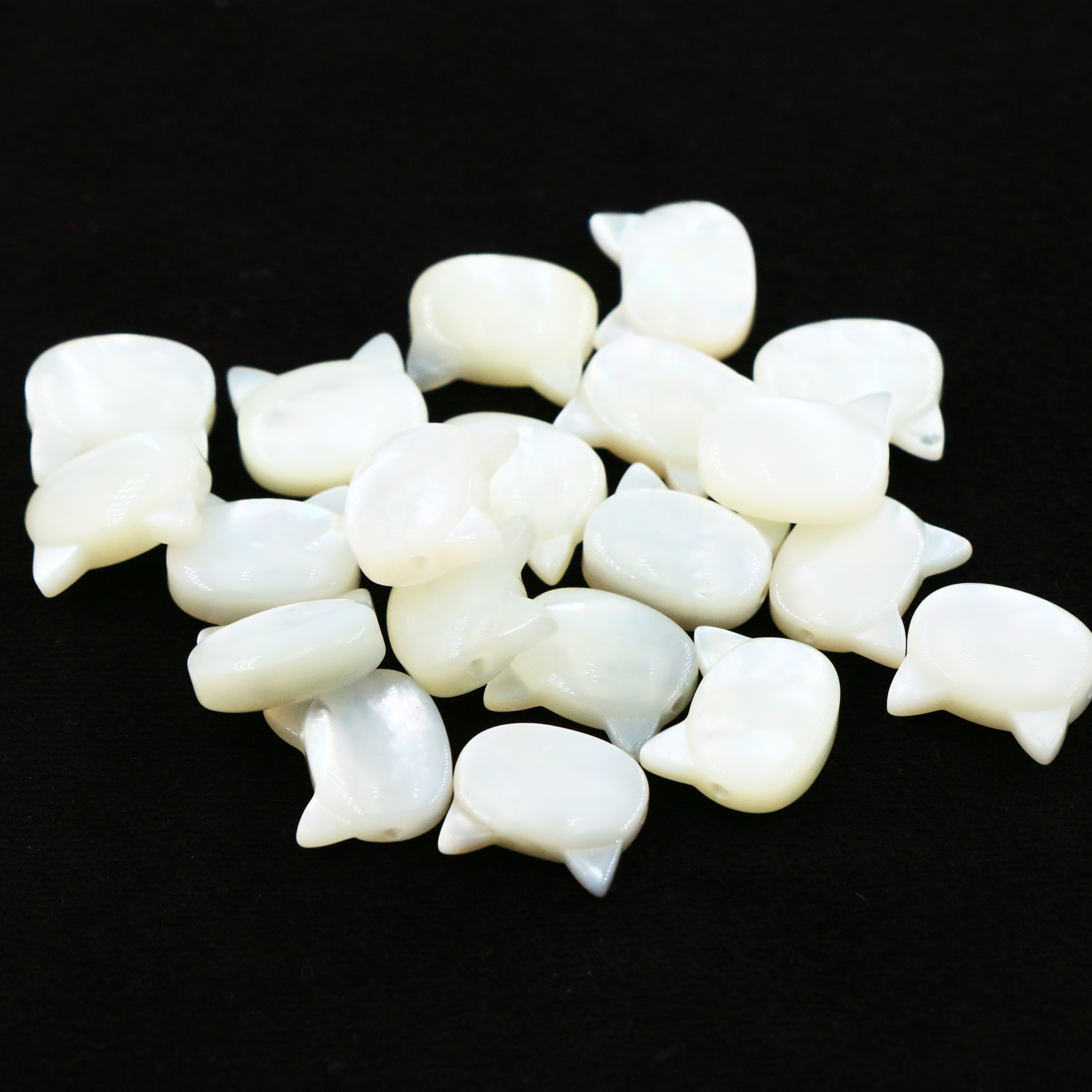 HanYu Customized Natural Mother Pearl Cat Shape Beads Loose Gemstones Hole Carved Cat Shell MOP Bead