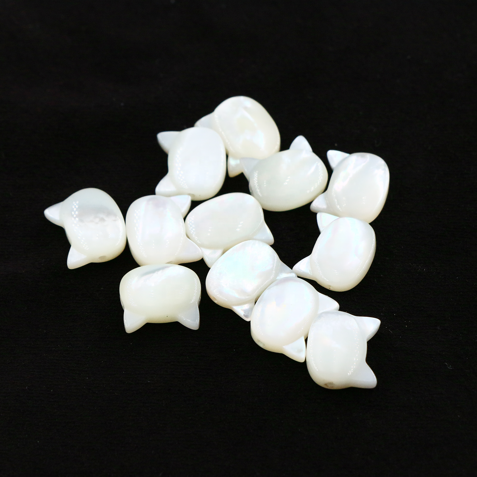 HanYu Customized Natural Mother Pearl Cat Shape Beads Loose Gemstones Hole Carved Cat Shell MOP Bead