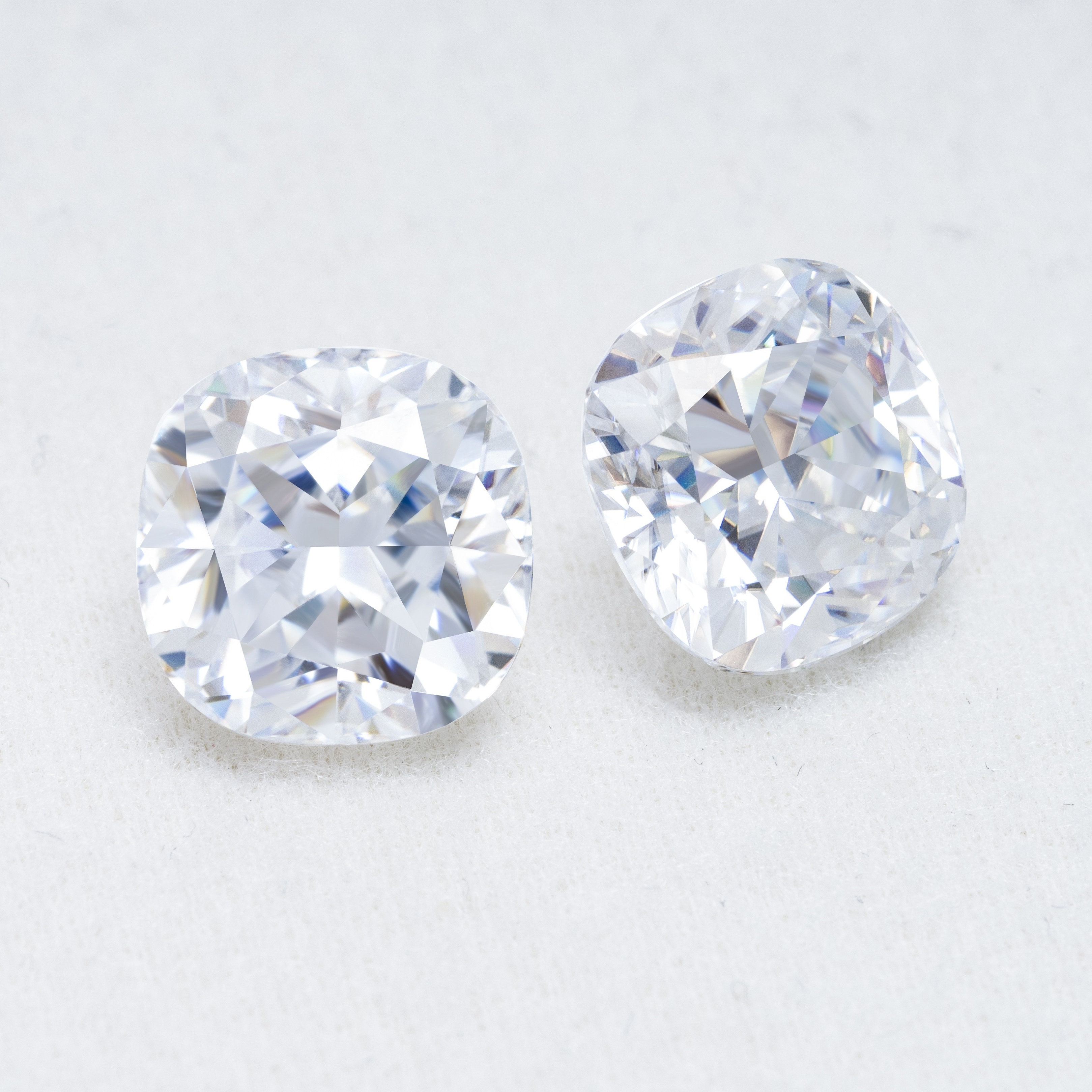 HanYu Wholesale White D Color Cushion Cut VVS GRA Certified Loose Synthetic Moissanite Diamond