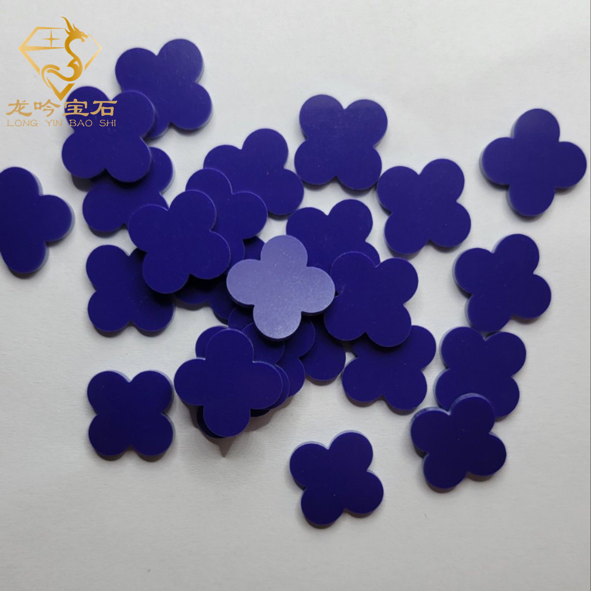 LONGYING Gems 4 Four Leaf Clover Beads Natural Blue Lapis Hand Carved Flower Gemstone