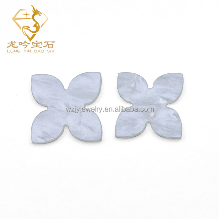 LONGYING  Natural gem 18X18X2mm white Four Leaf Clover Gemstone Natural shell clover for jewelry making Popular