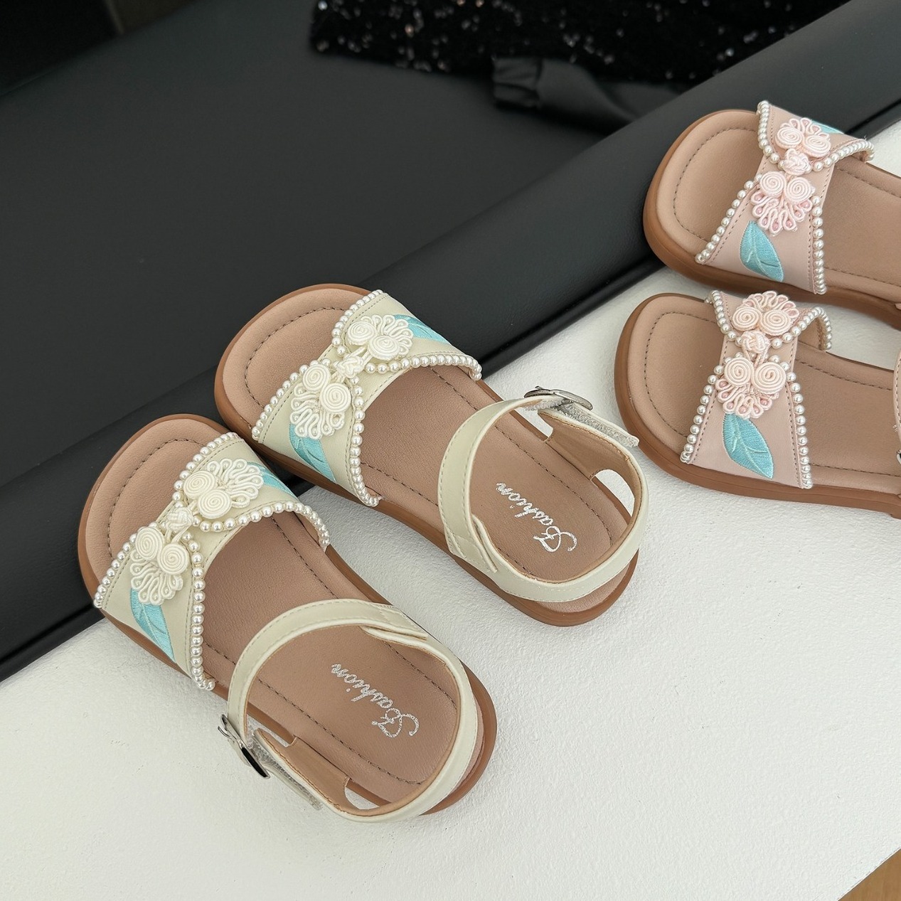 2024 Summer New Children's Sandals for Girls Chinese Style Button Embroidered Princess Shoes Soft Sole Hanfu Sandals