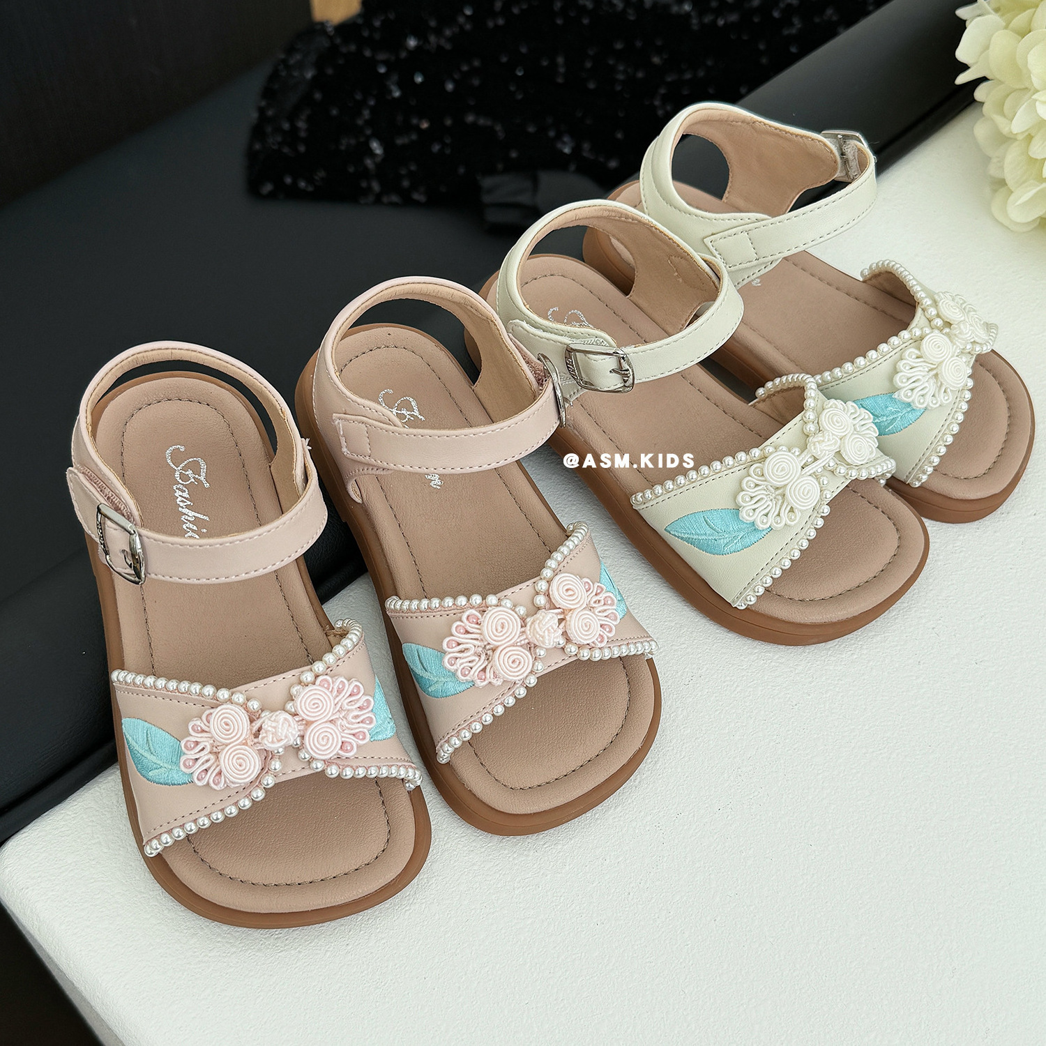 2024 Summer New Children's Sandals for Girls Chinese Style Button Embroidered Princess Shoes Soft Sole Hanfu Sandals