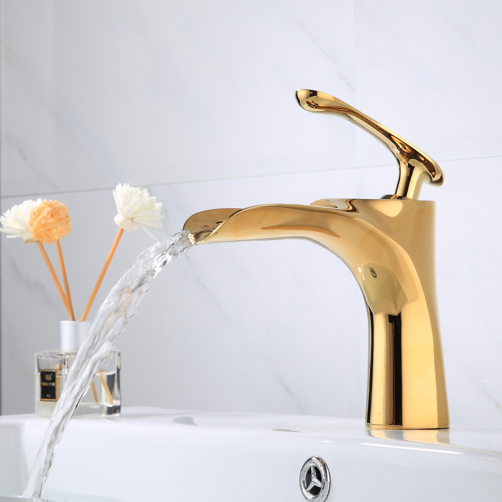 New Design Popular CUPC Brass Chrome Golden  Waterfall Water Mixer Tap Bathroom Wash Basin Deluxe Faucet