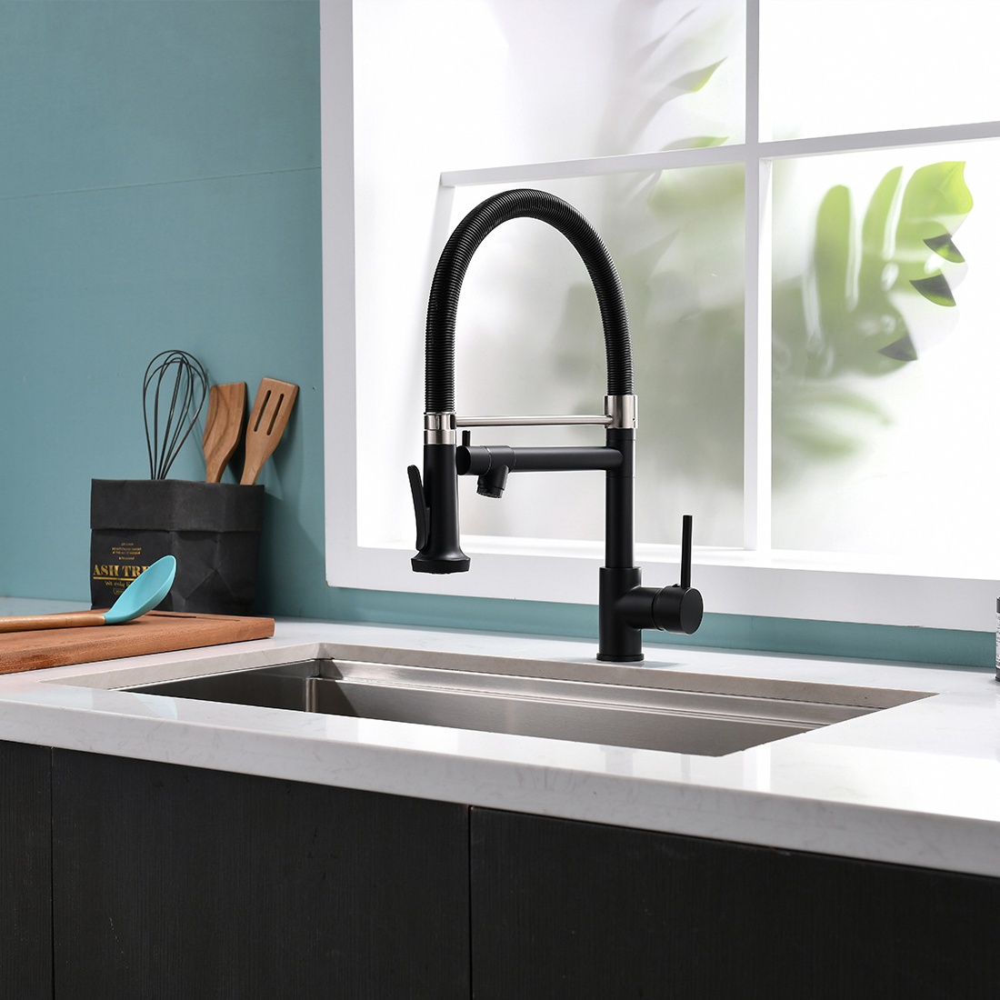 Fapully Modern Black and Nickel Sink Faucet with Pull Down Spout Brass Kitchen Faucet with Pull Down Sprayer