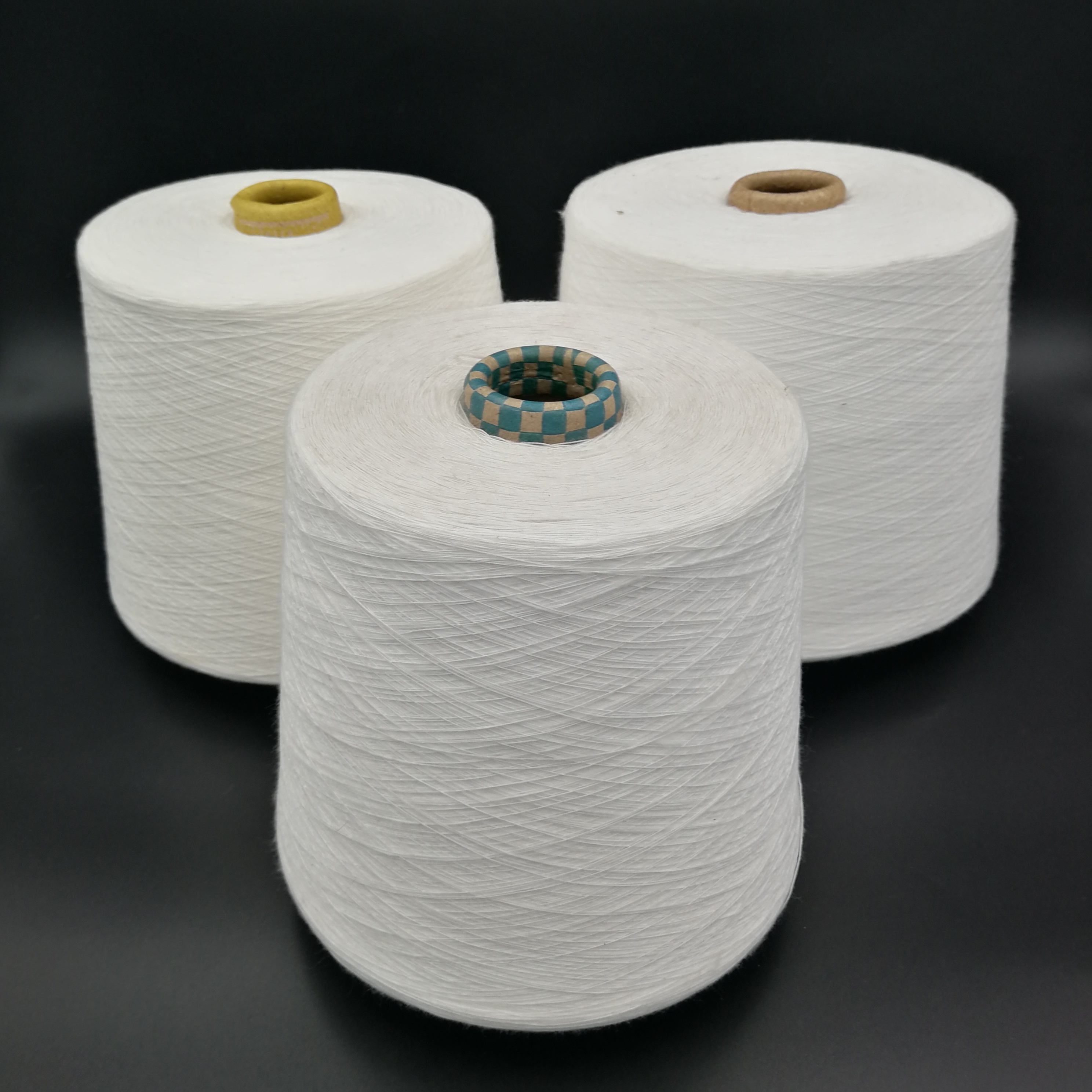 100% Virgin polyester yarn polyester spun yarn raw white in China use for knitting and weaving 10S,16S,21S,32S