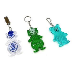 Customized brand logo cute cartoon plastic reflective keychain