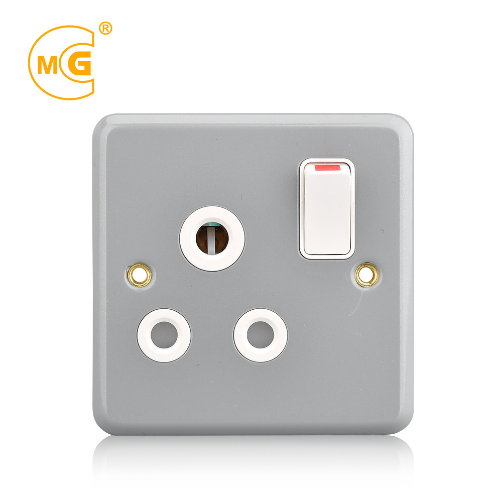 Metalclad industrial wall mounted 15amp switch socket outlets