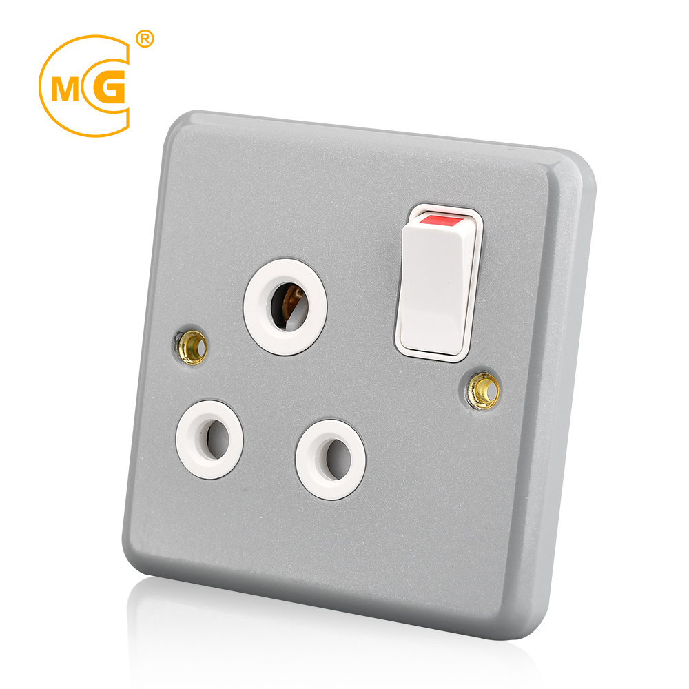 Metalclad industrial wall mounted 15amp switch socket outlets