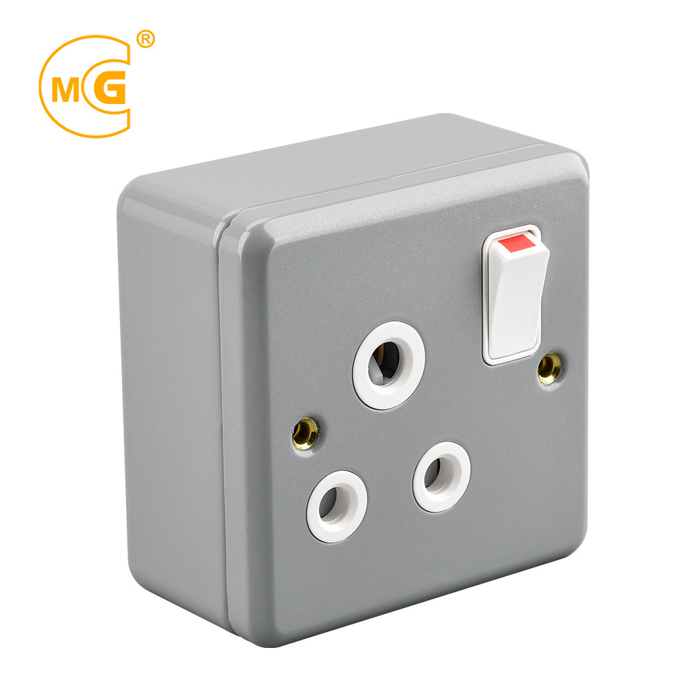 Metalclad industrial wall mounted 15amp switch socket outlets