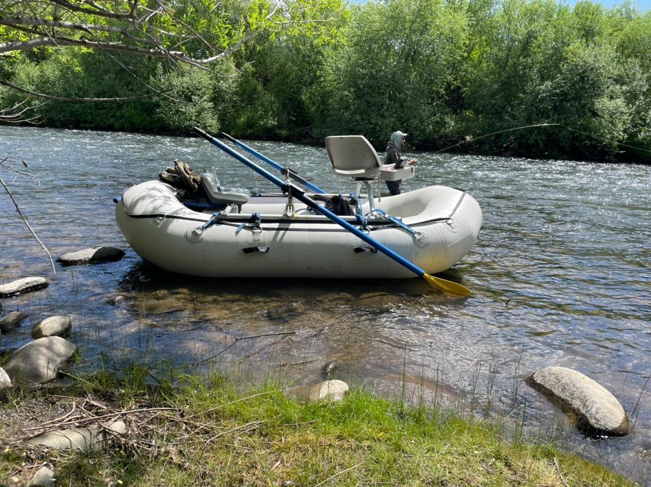 Self-bailing whitewater river rafting rafting boat inflatable 2 person  rowing boat