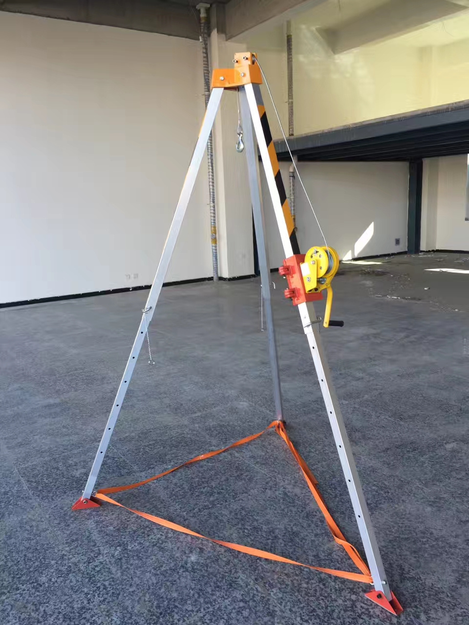 Emergency Rescue Tripod For Fire Fighting Confined Space Rescue Tripod with Self lock Device confined space rescue tripods