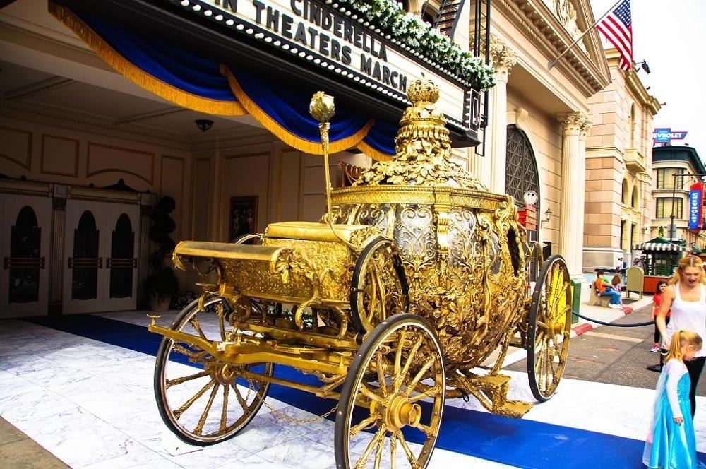 Electric Royal pumpkin horse drawn carriage gold carriage