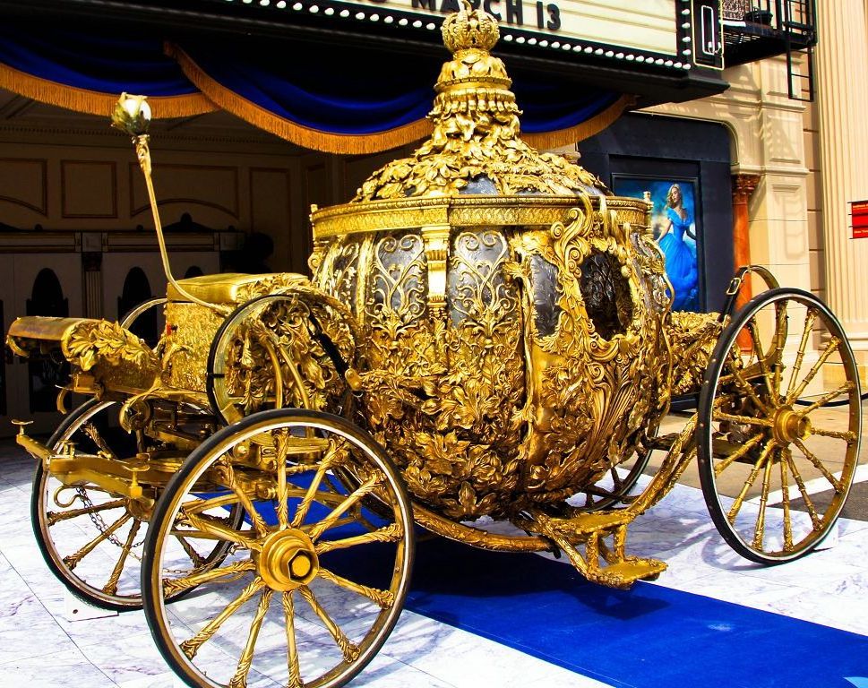 Electric Royal pumpkin horse drawn carriage gold carriage