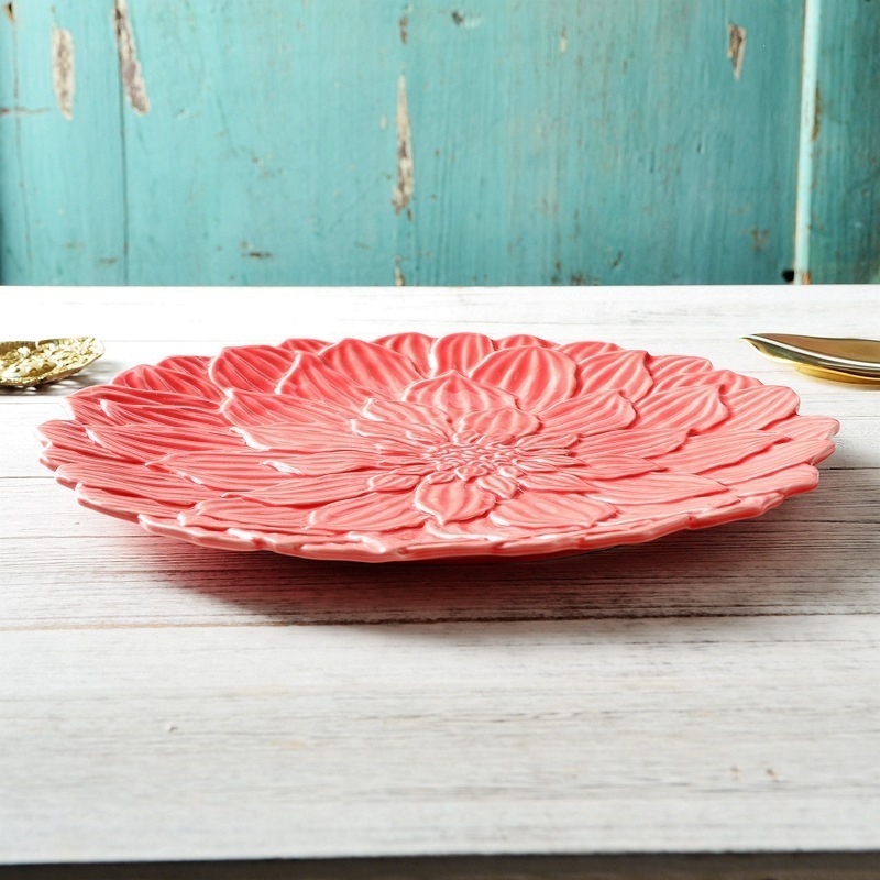 Unique Wedding Tableware Red China Ceramic Embossed Hydranga Flower Shape Irregular Charger Plates Dessert Salad Plates