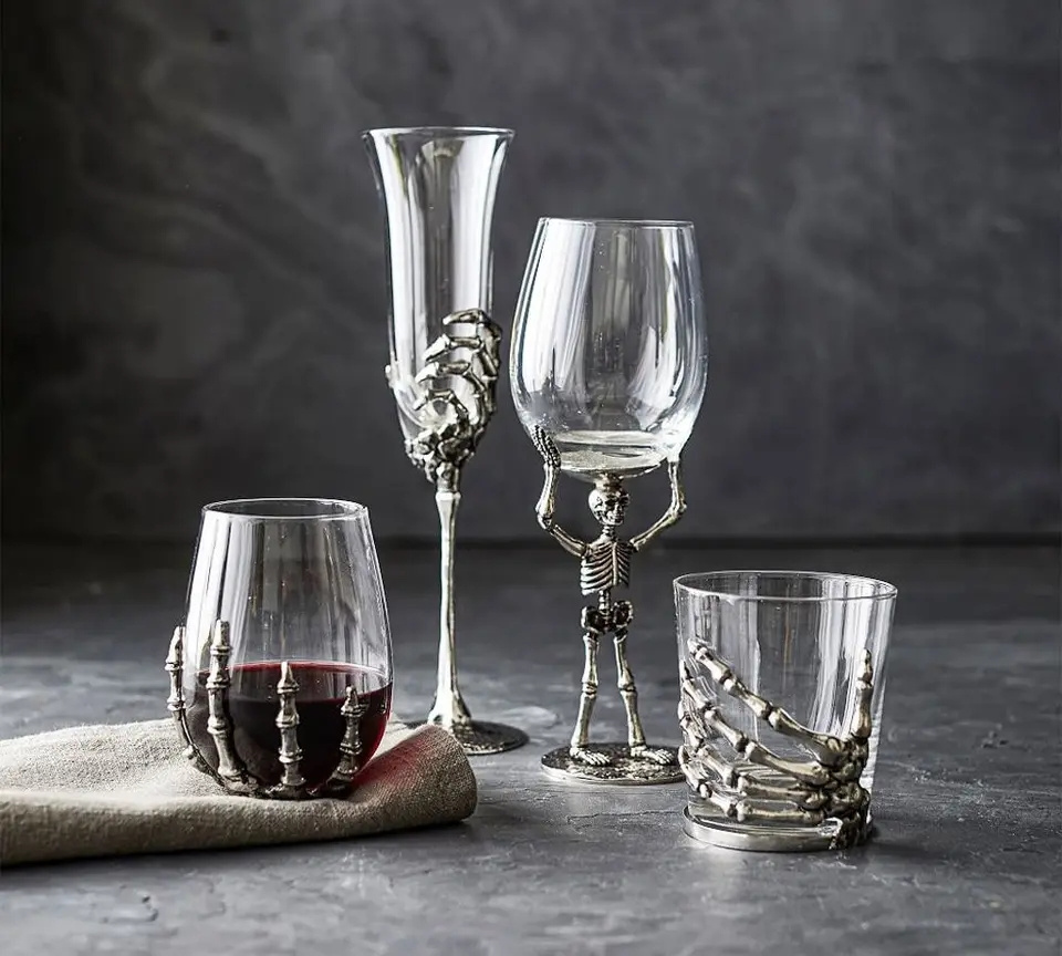 Wholesale Creative Halloween Metal Skeleton Hand Stem Wine Goblet Glass Luxury Retro Vintage Unique Wine Glasses