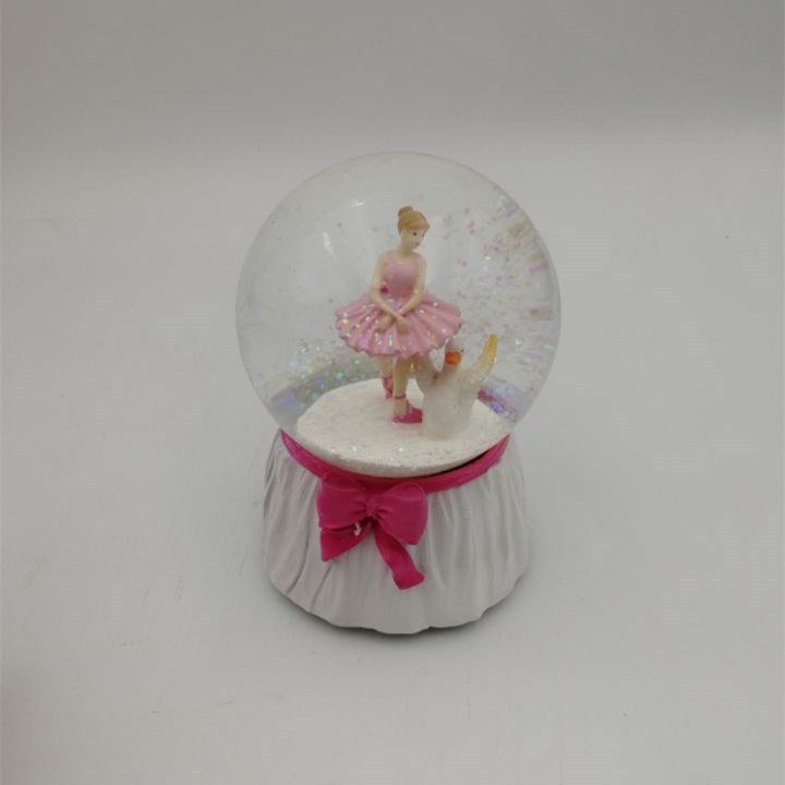 High quality custom resin music snow globe for wedding decoration with polychrome ballet dancing girl