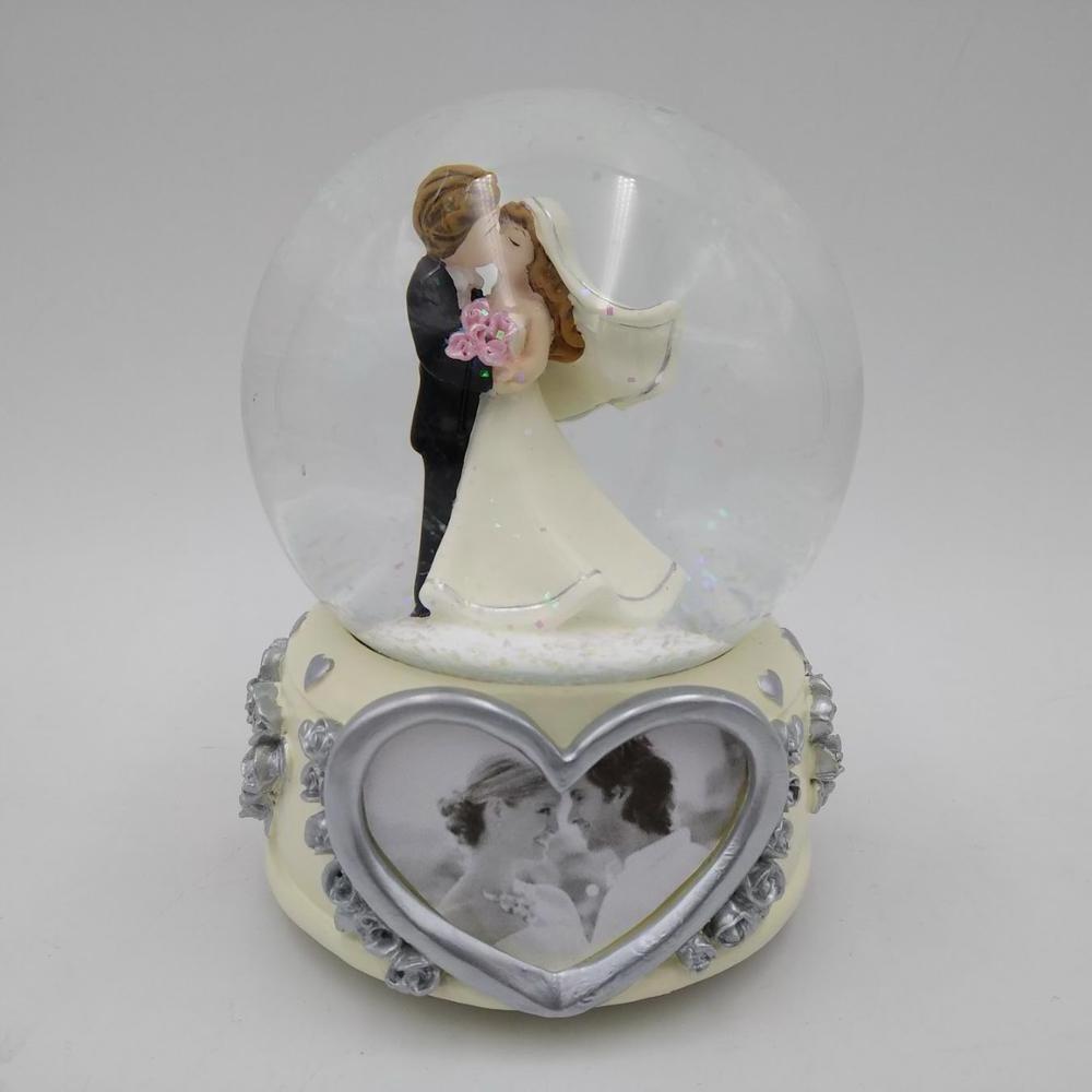 Resin Wedding Snow Globe Photo Frame with Music and LED Light for Valentine'S Day Gift