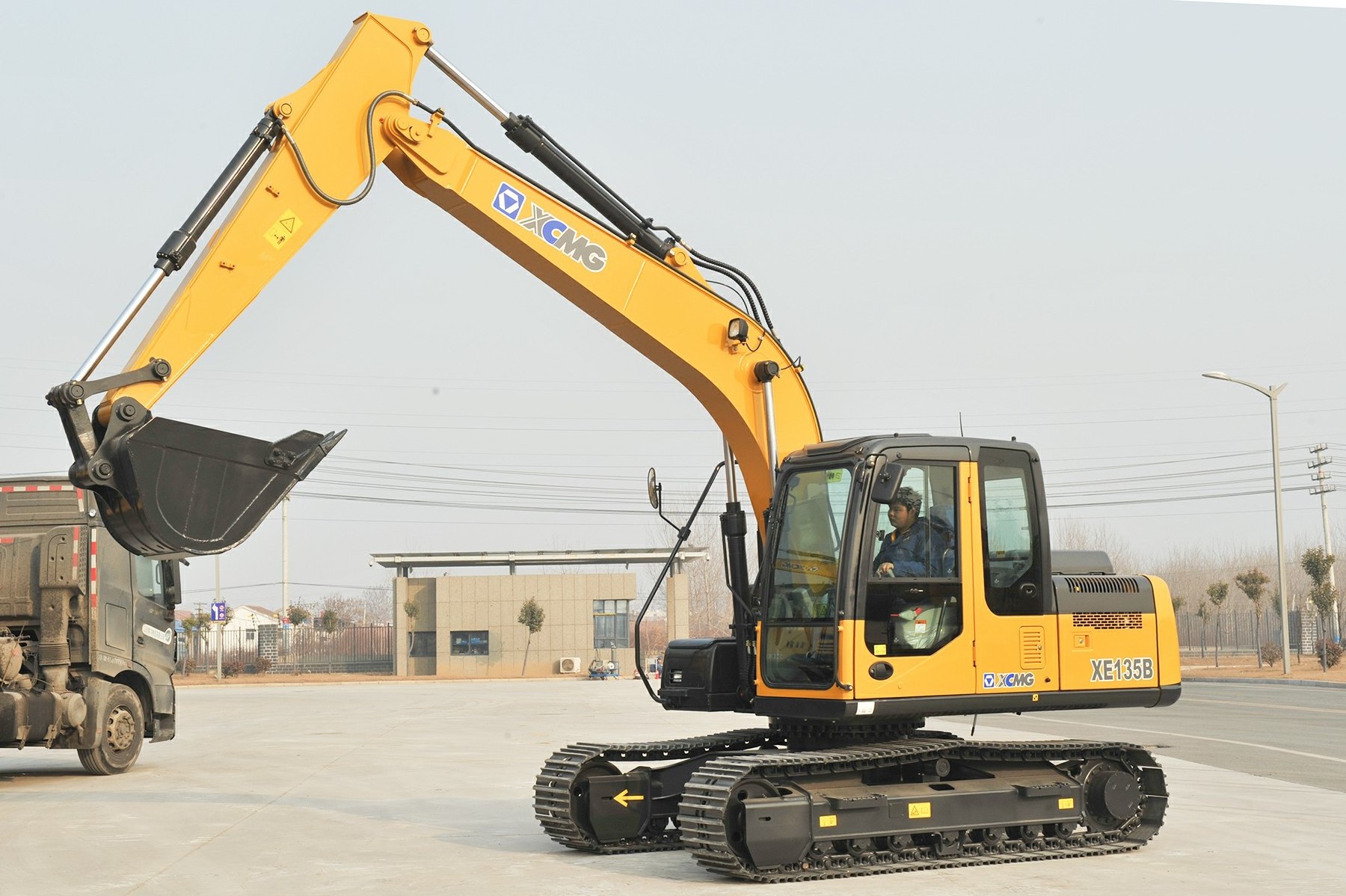 XCMG Official 13 tons Used Excavator XE135B  for sales