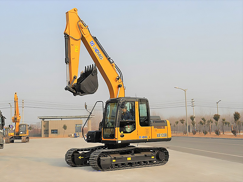 XCMG Official 13 tons Used Excavator XE135B  for sales