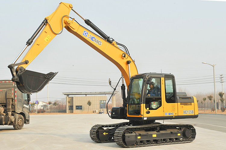 XCMG 10 ton 12 ton 13 ton excavator machine official XE135B hydraulic excavator for sale