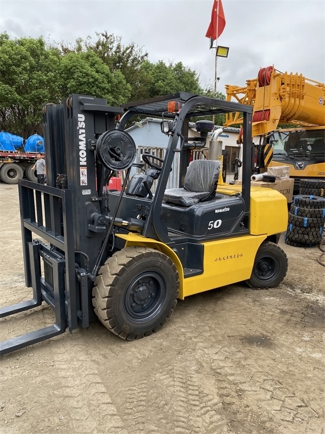 Japanese Komatsu 5 ton forklifts,FD50/FD40/FD100/FD150 4.5m lifting height used diesel forklift for sale